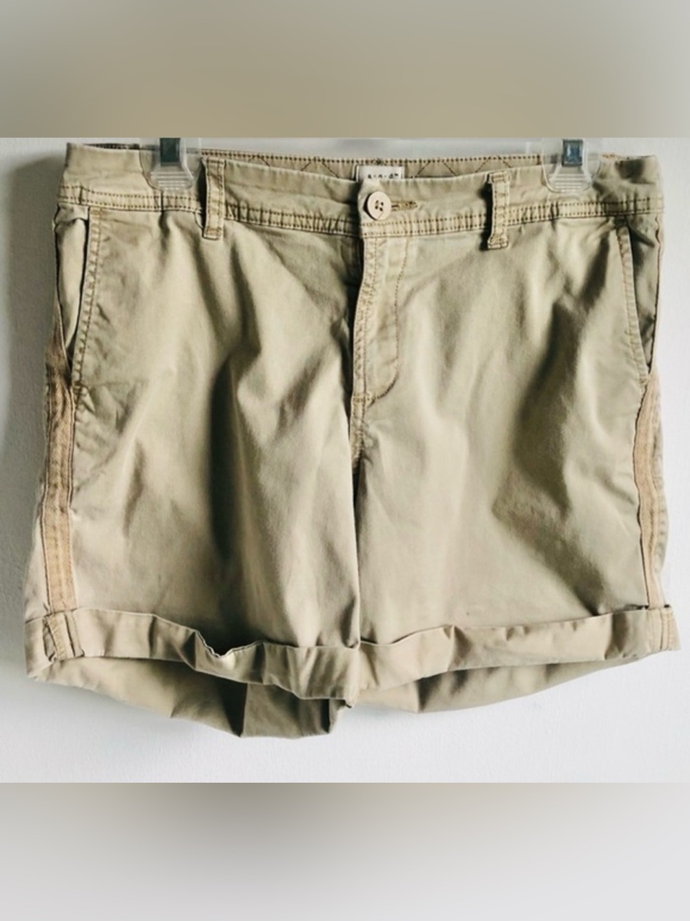 A New Day AND Shorts Size 6 Khaki Beige Tan 5” Inseam Pockets Cotton Spandex